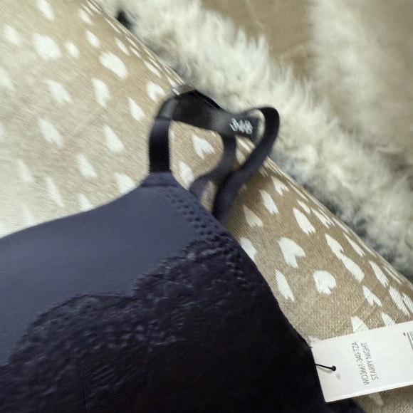 Elegant Black and Brown Lace Bras with Underwire Support - Picture 3 of 7